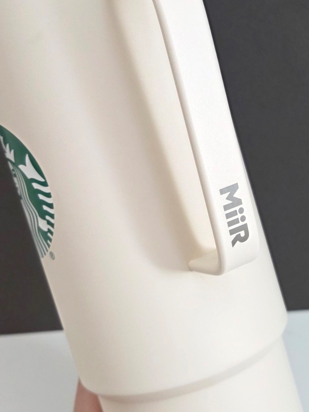 Starbucks x MiiR 2025 Limited Holiday White/Beige Tumbler 32oz with Handle - Picture 2 of 8